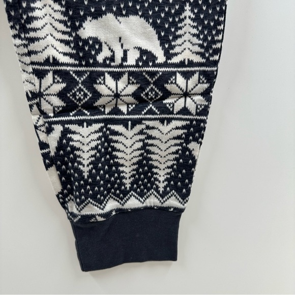 NWT Old Navy Polar Bear Christmas Pajama Pants - Picture 3 of 6